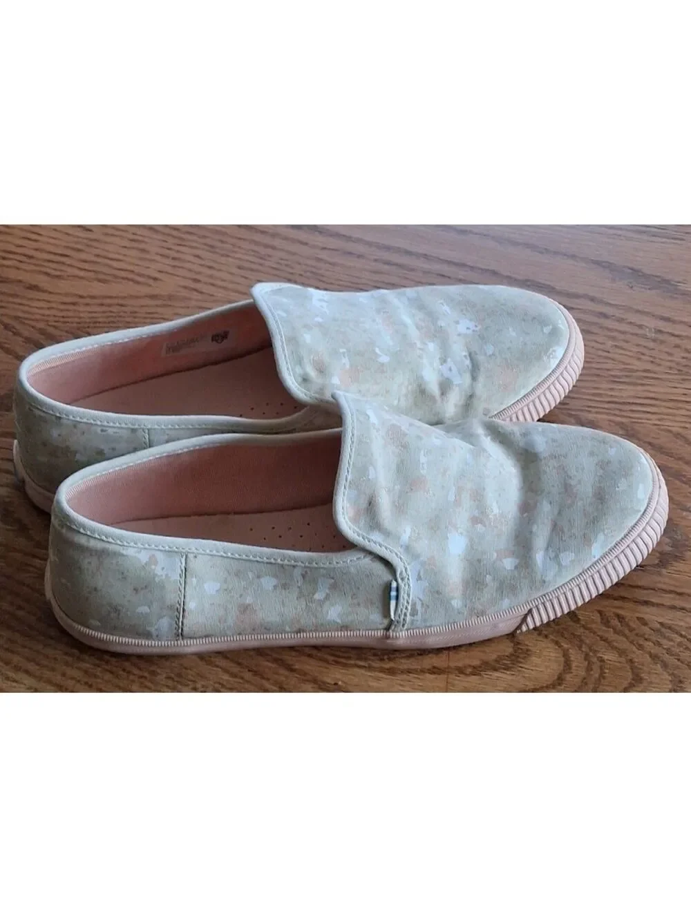 TOMS Clemente slip-on shoes\ cream, peach,gold fleck pattern\Size 9